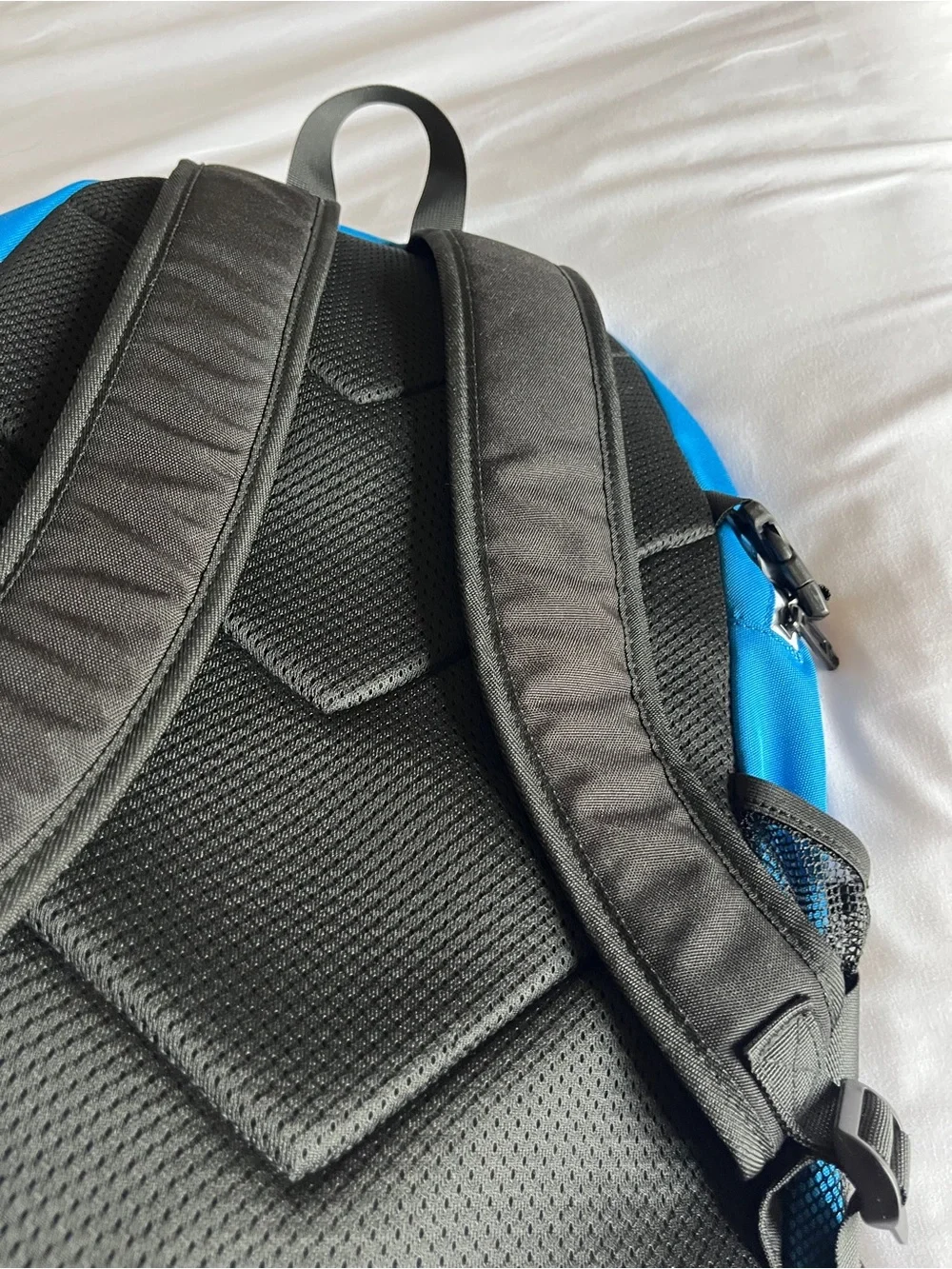 Erke TR1 Blue Sport Backpack Hiking Daypack Tech Travel Bag With Mesh Pockets